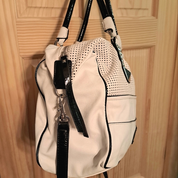 Guess Large Tote/Crossbody - Picture 12 of 12